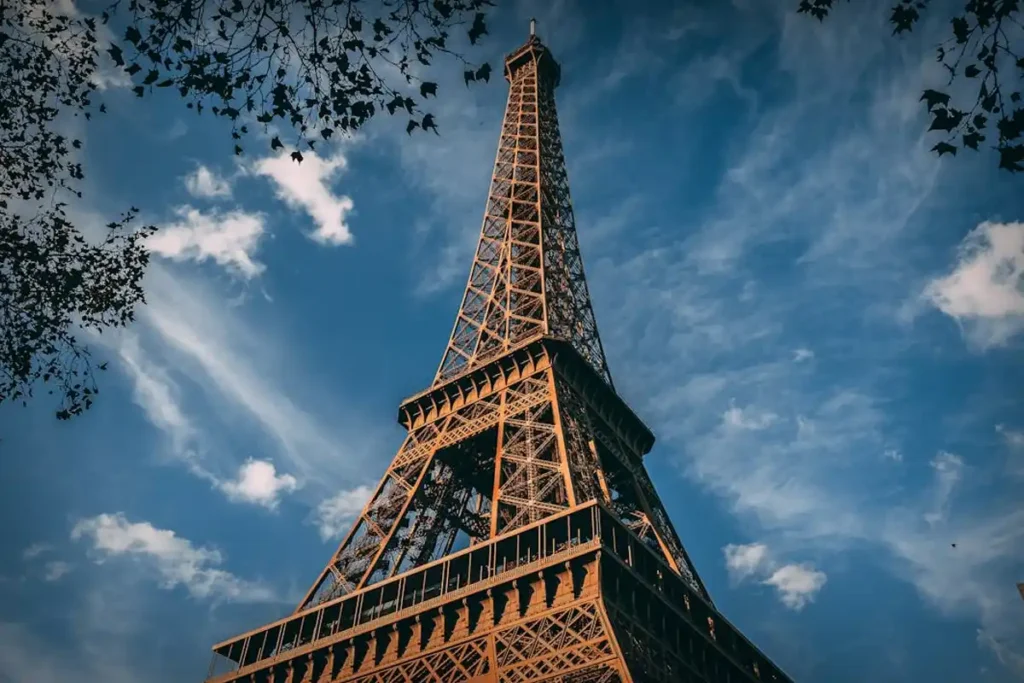 Paris France budget travel tips